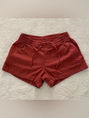 Old Navy Mid-Rise Linen-Blend Shorts in a rust or crimson shade. Size Small.